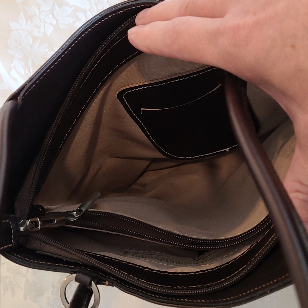 Convertible leather purse/backpack - Picture 4 of 7